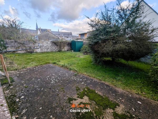 Maison de plain pied dans le bourg de Parçay-Meslay