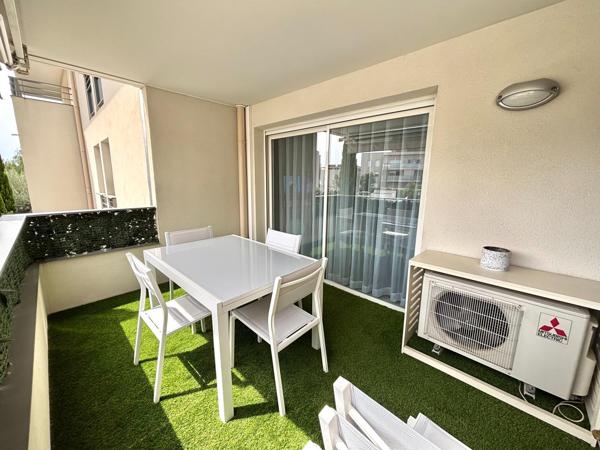 Fréjus – T3 rénové avec terrasse, piscine, garage et parking