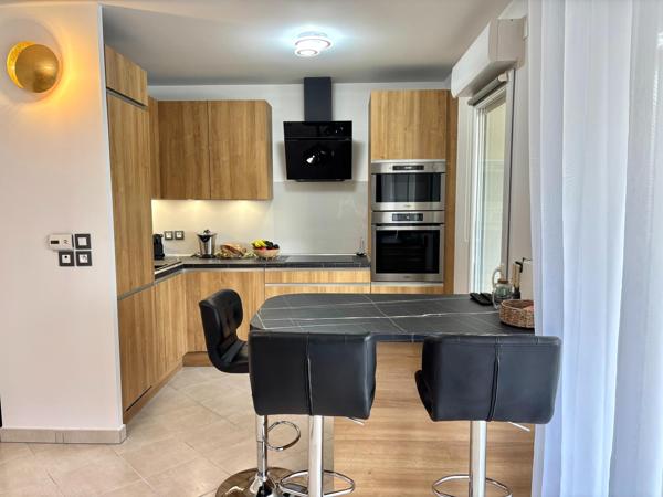 Fréjus – T3 rénové avec terrasse, piscine, garage et parking