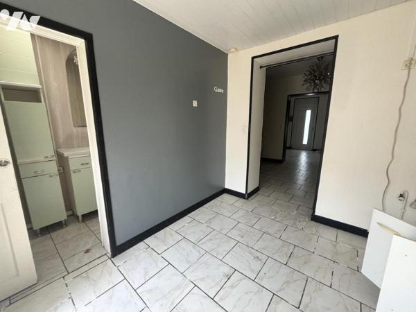 MAISON TYPE 1930 AVEC ACCES A L'ARRIERE