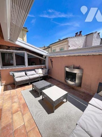 DANS LA PLUS BELLE RUE DU VIEUX CANNET MAISON DE VILLE 90M2 AVEC MAGNIFIQUE TROPEZIENNE