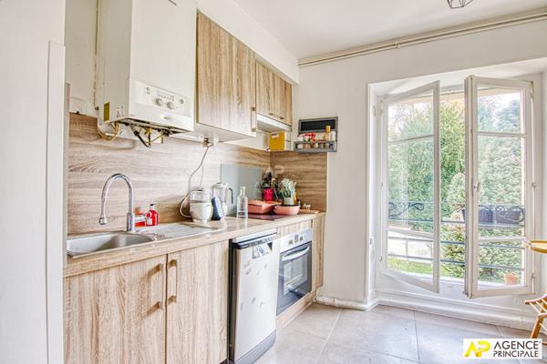 Versailles Notre-Dame Parc Appartement 3 pièces 60 m² situé au 1er étage avec cave €545 000 ** - Référence 27560