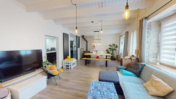 Ensemble immobilier composé d'une maison d'habitation de 148 m² et dépendance de 113 m².