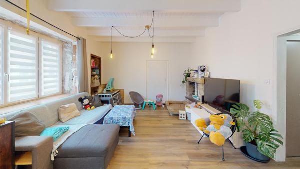 Ensemble immobilier composé d'une maison d'habitation de 148 m² et dépendance de 113 m².