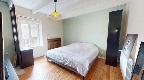 Ensemble immobilier composé d'une maison d'habitation de 148 m² et dépendance de 113 m².