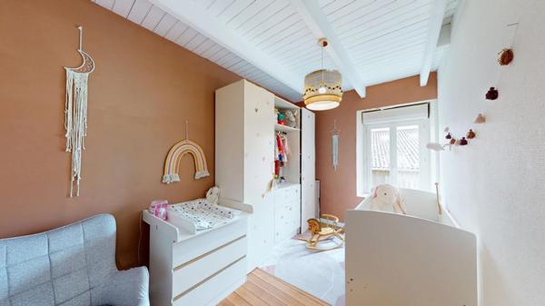 Ensemble immobilier composé d'une maison d'habitation de 148 m² et dépendance de 113 m².