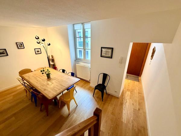 Appartement 94 m2 en duplex rénové au centre ville de Lons le Saunier