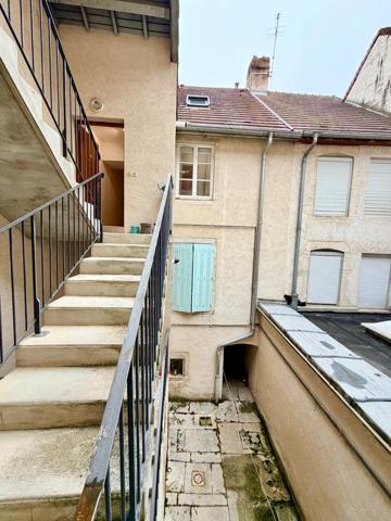 Appartement 94 m2 en duplex rénové au centre ville de Lons le Saunier