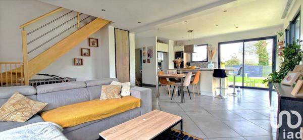 Maison 5 pièces de 111 m² à Gosné (35140)