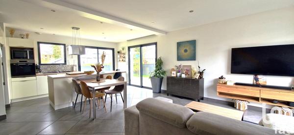 Maison 5 pièces de 111 m² à Gosné (35140)