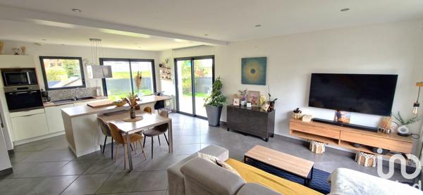 Maison 5 pièces de 111 m² à Gosné (35140)