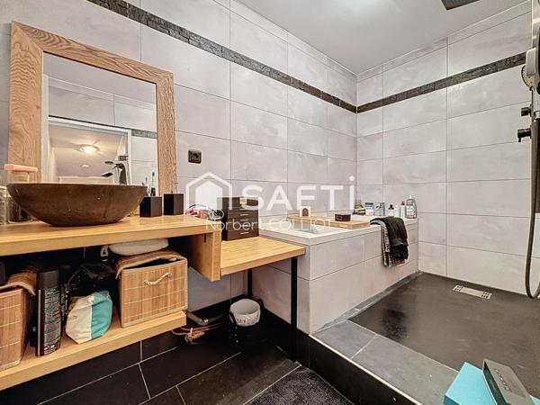 Superbes prestations pour ce grand 4 pièces