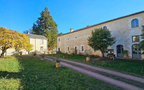 Maison à vendre    16 pièces •  Saint-Laon