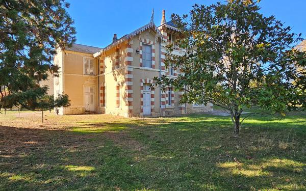 Maison à vendre    16 pièces •  Saint-Laon