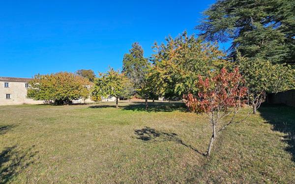 Maison à vendre    16 pièces •  Saint-Laon