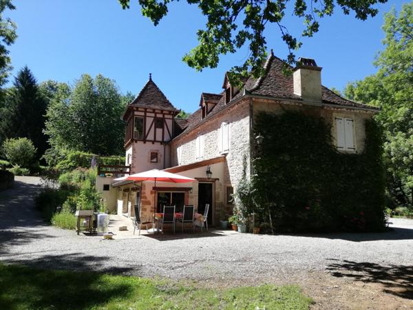 Ancien moulin dans un cadre exceptionnel, piscine.