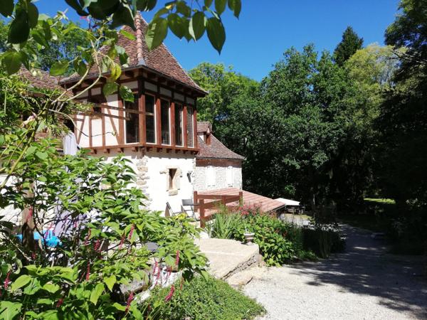Ancien moulin dans un cadre exceptionnel, piscine.