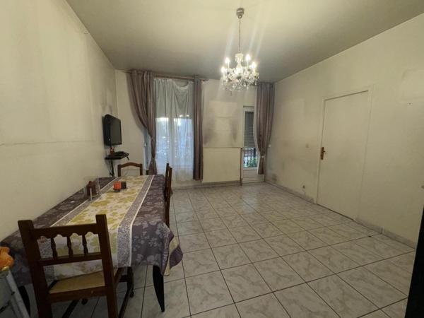 Ensemble immobilier 188 m2 Saint-Ouen 93400 - 3 maisons+ 1 dépendance + cour 288m2