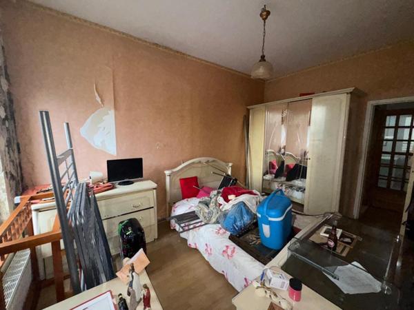 Ensemble immobilier 188 m2 Saint-Ouen 93400 - 3 maisons+ 1 dépendance + cour 288m2