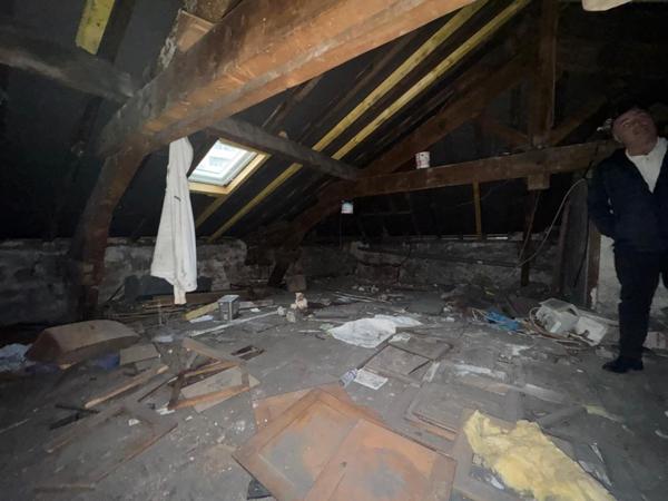 Ensemble immobilier 188 m2 Saint-Ouen 93400 - 3 maisons+ 1 dépendance + cour 288m2