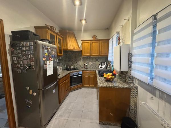 Ensemble immobilier 188 m2 Saint-Ouen 93400 - 3 maisons+ 1 dépendance + cour 288m2