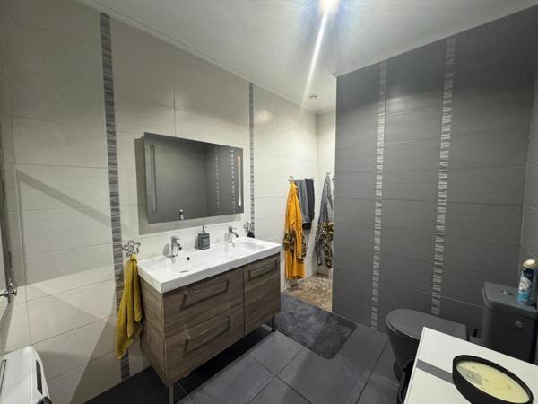 Ensemble immobilier 188 m2 Saint-Ouen 93400 - 3 maisons+ 1 dépendance + cour 288m2