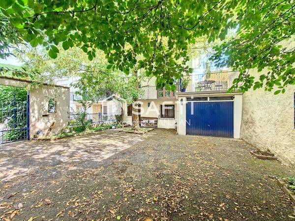 Maison en impasse avec terrasses et jardinet