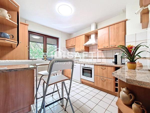 Maison en impasse avec terrasses et jardinet