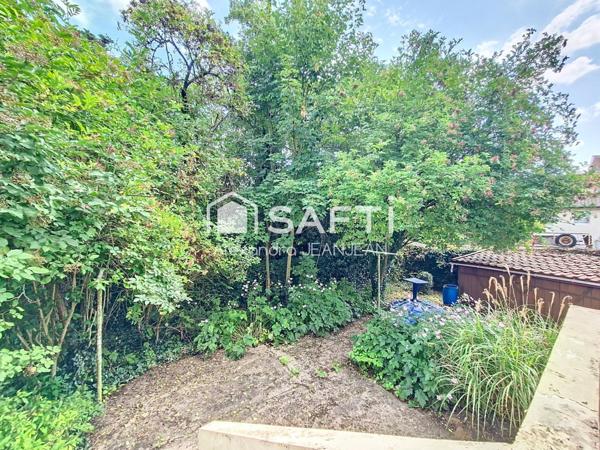 Maison en impasse avec terrasses et jardinet