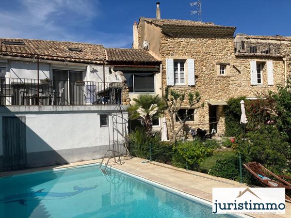 Mondragon (84430) Propriété de charme au pied du château de Mondragon composée de deux habitations et dépendances.