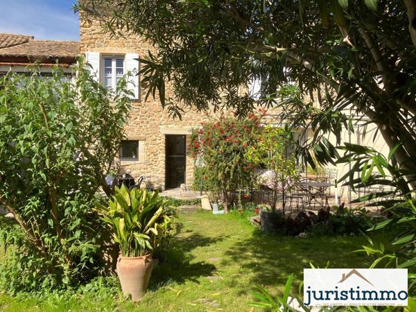 Mondragon (84430) Propriété de charme au pied du château de Mondragon composée de deux habitations et dépendances.