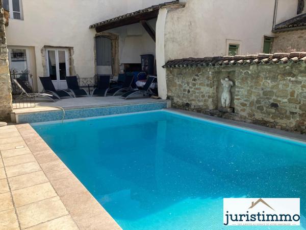 Mondragon (84430) Propriété de charme au pied du château de Mondragon composée de deux habitations et dépendances.