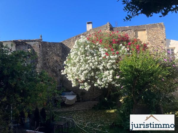 Mondragon (84430) Propriété de charme au pied du château de Mondragon composée de deux habitations et dépendances.