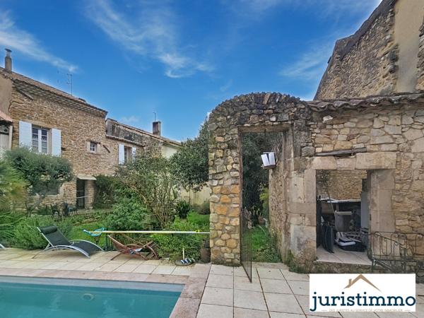 Mondragon (84430) Propriété de charme au pied du château de Mondragon composée de deux habitations et dépendances.