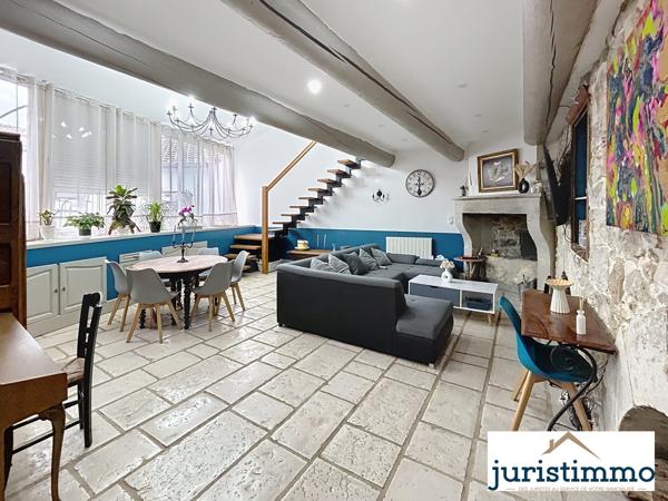 Mondragon (84430) Propriété de charme au pied du château de Mondragon composée de deux habitations et dépendances.