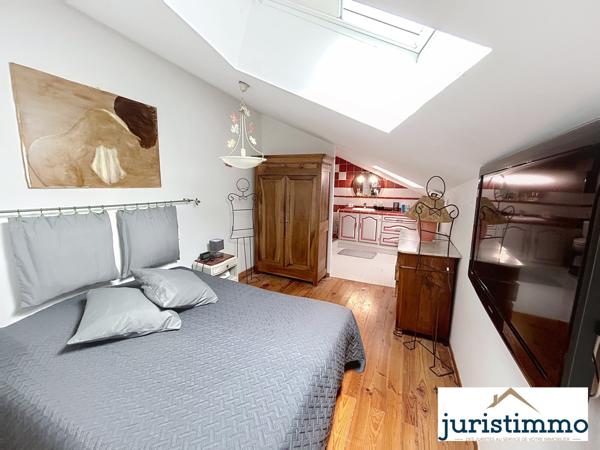 Mondragon (84430) Propriété de charme au pied du château de Mondragon composée de deux habitations et dépendances.