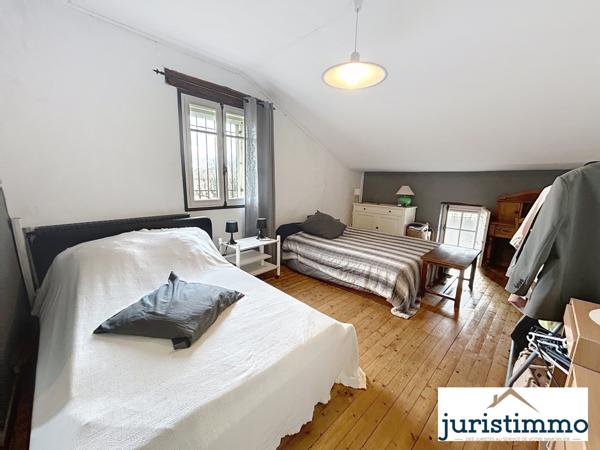 Mondragon (84430) Propriété de charme au pied du château de Mondragon composée de deux habitations et dépendances.