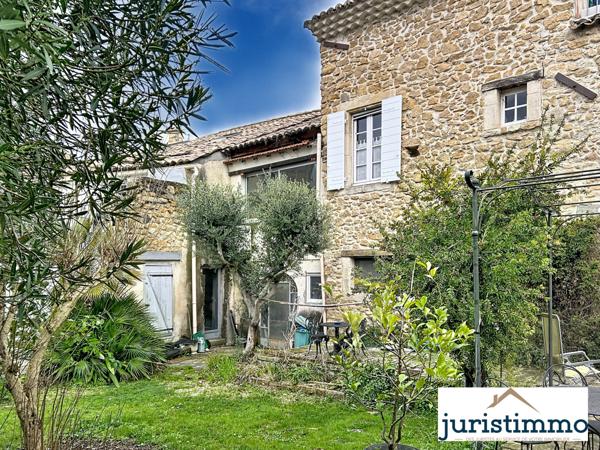 Mondragon (84430) Propriété de charme au pied du château de Mondragon composée de deux habitations et dépendances.