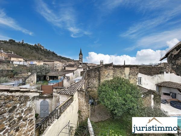 Mondragon (84430) Propriété de charme au pied du château de Mondragon composée de deux habitations et dépendances.