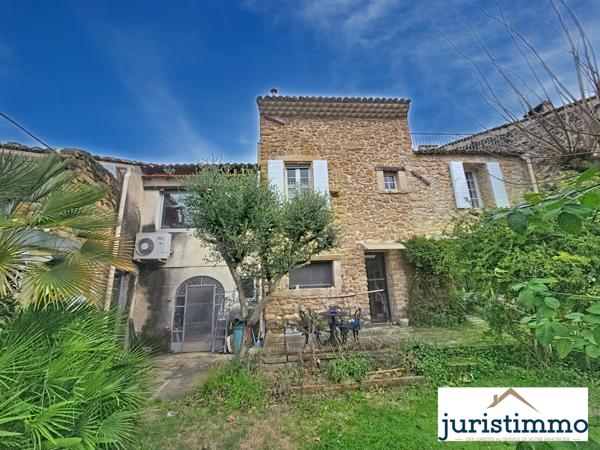 Mondragon (84430) Propriété de charme au pied du château de Mondragon composée de deux habitations et dépendances.