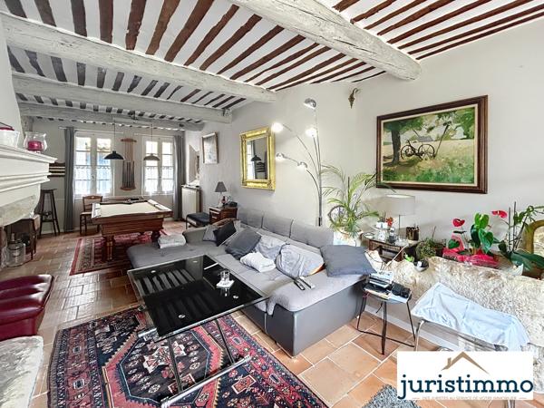 Mondragon (84430) Propriété de charme au pied du château de Mondragon composée de deux habitations et dépendances.