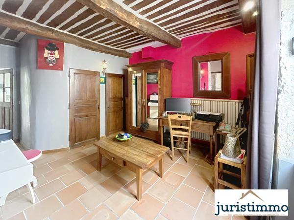 Mondragon (84430) Propriété de charme au pied du château de Mondragon composée de deux habitations et dépendances.