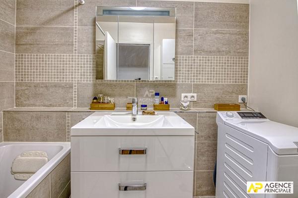 Versailles Montreuil Appartement 5 pièce(s) 103 m² carrez situé au 3eme étage avec ascenseur, balcon, cave et 2 places de parking €745 000 ** - Référence 26523