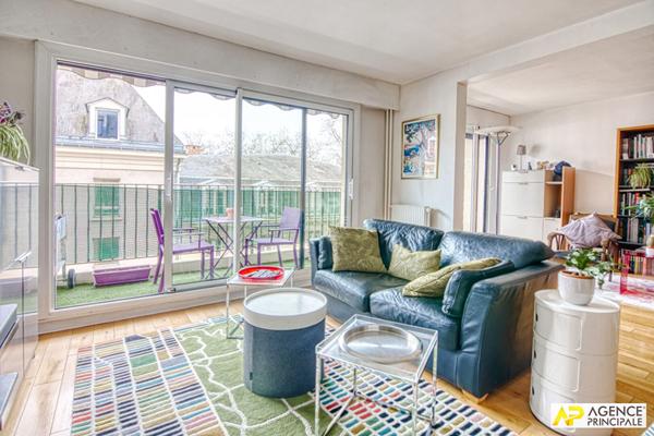 Versailles Montreuil Appartement 5 pièce(s) 103 m² carrez situé au 3eme étage avec ascenseur, balcon, cave et 2 places de parking €745 000 ** - Référence 26523