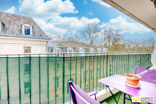 Versailles Montreuil Appartement 5 pièce(s) 103 m² carrez situé au 3eme étage avec ascenseur, balcon, cave et 2 places de parking €745 000 ** - Référence 26523