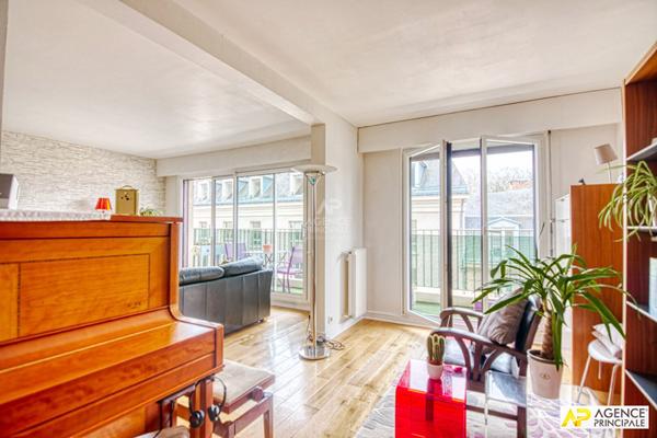 Versailles Montreuil Appartement 5 pièce(s) 103 m² carrez situé au 3eme étage avec ascenseur, balcon, cave et 2 places de parking €745 000 ** - Référence 26523