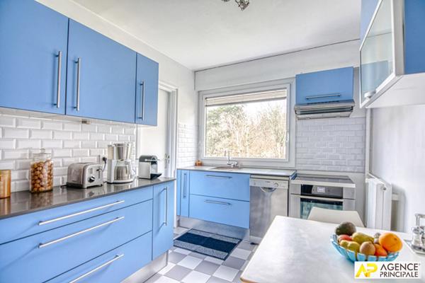 Versailles Montreuil Appartement 5 pièce(s) 103 m² carrez situé au 3eme étage avec ascenseur, balcon, cave et 2 places de parking €745 000 ** - Référence 26523