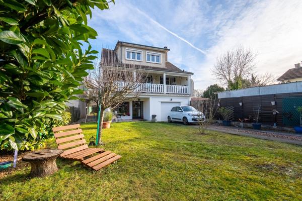 MAISON AUX VOLUMES EXCEPTIONNELS ET AUX MULTIPLES POSSIBILITÉS