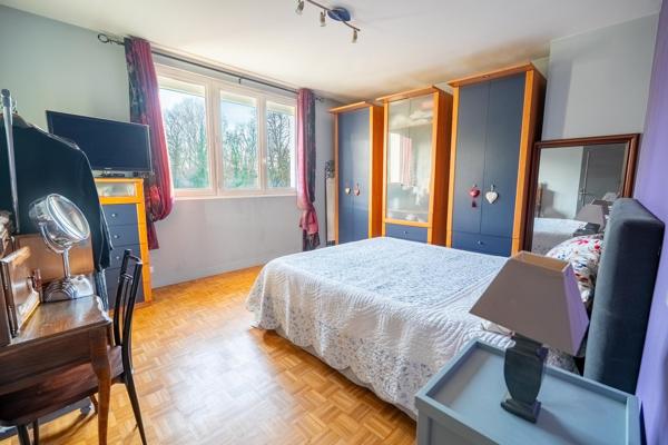 MAISON AUX VOLUMES EXCEPTIONNELS ET AUX MULTIPLES POSSIBILITÉS
