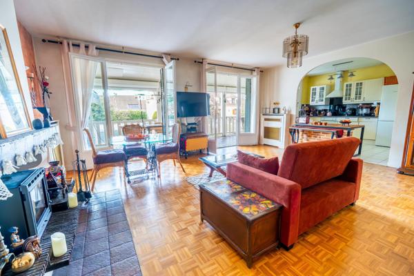 MAISON AUX VOLUMES EXCEPTIONNELS ET AUX MULTIPLES POSSIBILITÉS